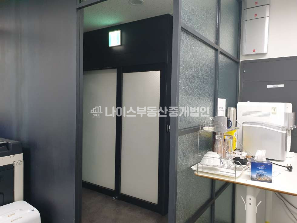 서울 송파구 문정동 실면적 27평 룸2, 탕비,인테리어 월세 매물번호 10002 사진 4